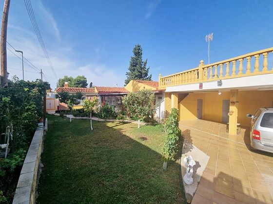 Foto 2 de Casa en venta en Cadrete de 3 habitaciones con terraza y piscina