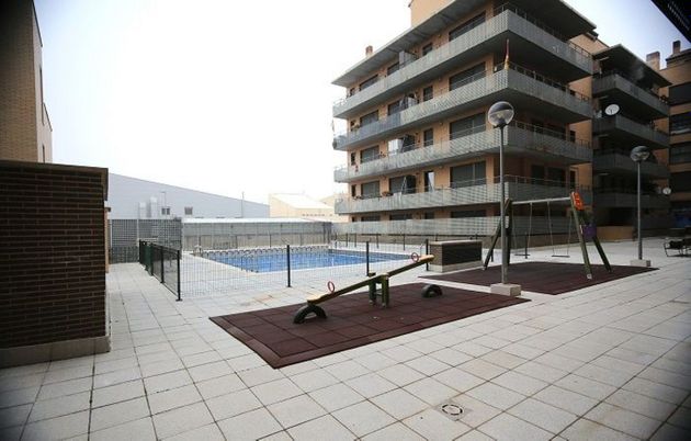 Foto 2 de Ático en venta en calle Monasterio de Obarra de 2 habitaciones con terraza y piscina