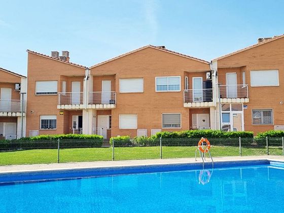 Foto 2 de Casa en venda a María de Huerva de 3 habitacions amb piscina i jardí