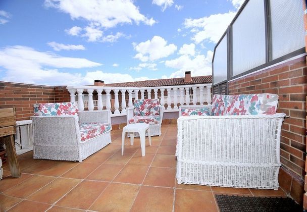 Foto 2 de Casa en venda a calle Valencia de 4 habitacions amb terrassa i piscina