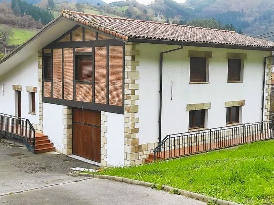 Foto 2 de Xalet en venda a Güeñes de 4 habitacions amb terrassa i garatge