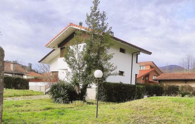 Foto 1 de Xalet en venda a Okondo de 4 habitacions amb terrassa i garatge