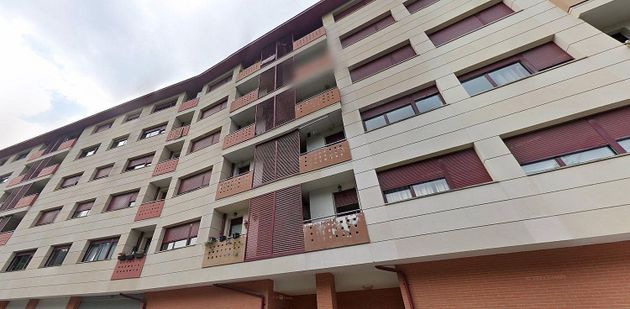 Foto 2 de Venta de piso en Alonsotegi de 2 habitaciones con balcón y calefacción