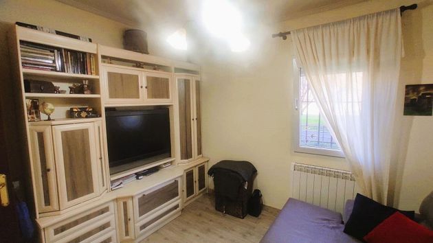 Foto 2 de Venta de piso en Alonsotegi de 2 habitaciones con calefacción
