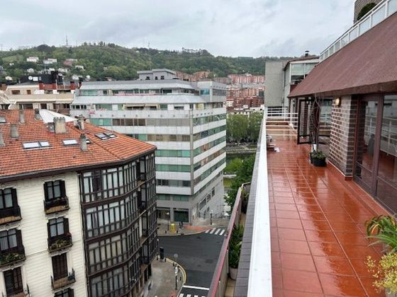 Foto 2 de Pis en lloguer a Barrio de Abando de 2 habitacions amb terrassa i garatge