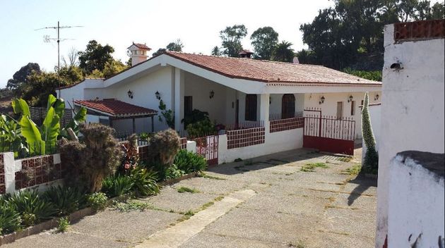 Foto 1 de Casa en venta en Arucas Casco de 4 habitaciones con garaje y jardín