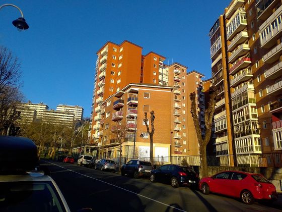 Foto 2 de Piso en venta en San Pedro de Deusto-La Ribera de 4 habitaciones con terraza y balcón
