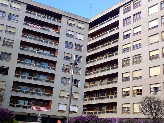 Foto 2 de Piso en venta en San Pedro de Deusto-La Ribera de 4 habitaciones con terraza y garaje