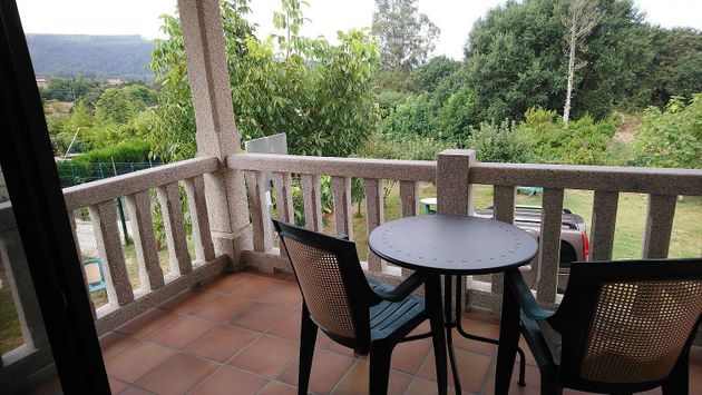 Foto 1 de Venta de chalet en Gondomar de 4 habitaciones con terraza y jardín