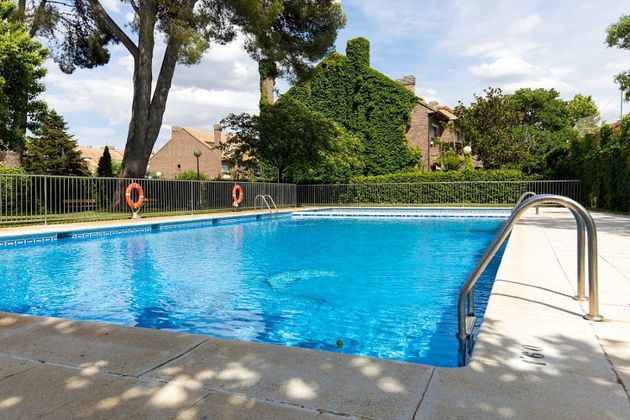 Foto 1 de Casa adossada en venda a calle Océano Atlántico de 4 habitacions amb terrassa i piscina