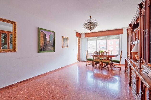 Foto 2 de Pis en venda a calle Rioja de 4 habitacions amb terrassa i garatge