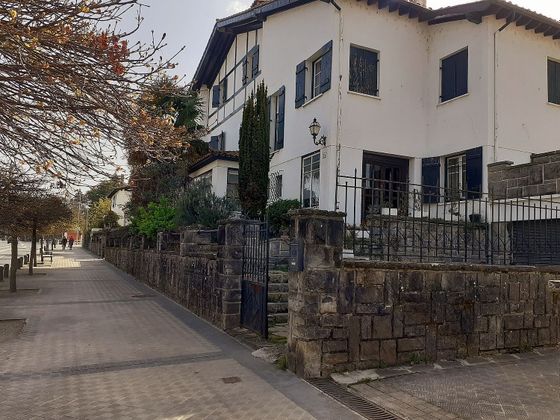 Foto 2 de Casa en venda a avenida Baja Navarra de 7 habitacions amb terrassa i jardí