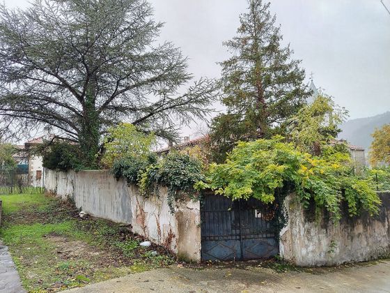 Foto 2 de Casa en venda a calle Mañueta de 4 habitacions amb piscina i jardí