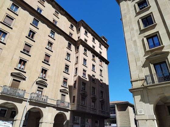 Foto 2 de Pis en venda a plaza De la Libertad de 4 habitacions amb garatge i balcó