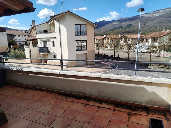 Foto 2 de Casa adossada en venda a Lakuntza de 3 habitacions amb terrassa i garatge