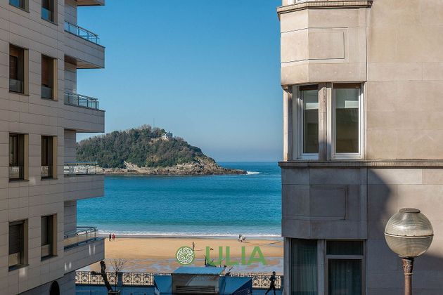 Foto 1 de Piso en venta en Centro - San Sebastián-Donostia de 1 habitación con terraza y balcón