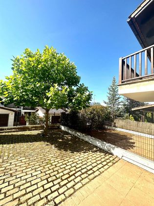 Foto 1 de Casa adosada en venta en calle De Bescansa de 3 habitaciones con terraza y jardín