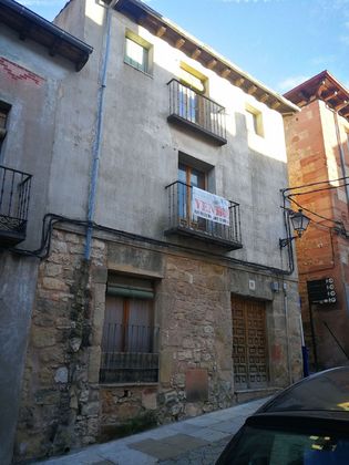 Foto 2 de Casa en venda a Sigüenza de 8 habitacions amb terrassa i jardí