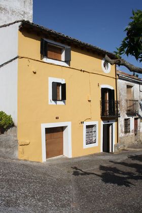 Foto 2 de Venta de casa en Medinaceli de 3 habitaciones con jardín y balcón