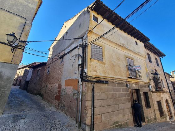 Foto 1 de Casa en venda a Sigüenza de 4 habitacions amb jardí i balcó