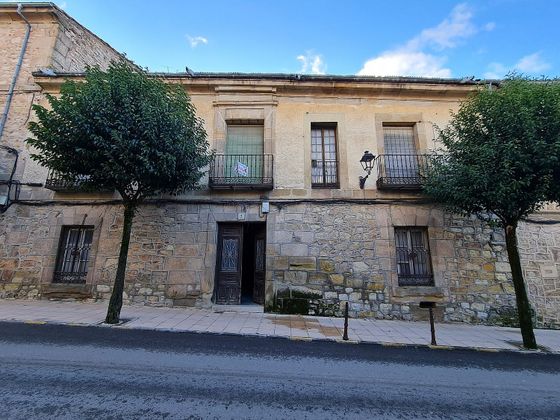 Foto 1 de Venta de casa en Sigüenza de 8 habitaciones con terraza y jardín