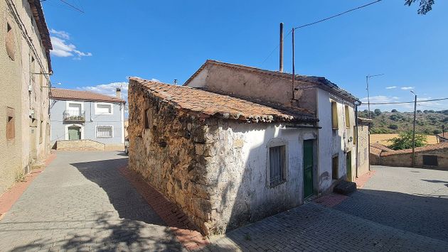 Foto 2 de Casa en venta en Alcolea del Pinar de 3 habitaciones con jardín y calefacción