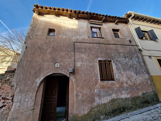 Foto 1 de Casa en venda a Sigüenza de 4 habitacions amb jardí