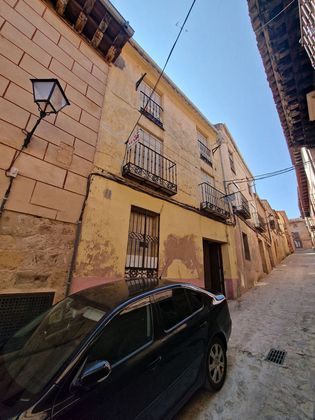 Foto 2 de Casa adossada en venda a calle Arcedinos de 5 habitacions amb balcó
