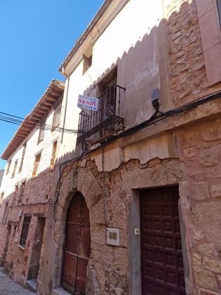 Foto 1 de Casa en venda a calle Los Herreros de 4 habitacions amb jardí i balcó