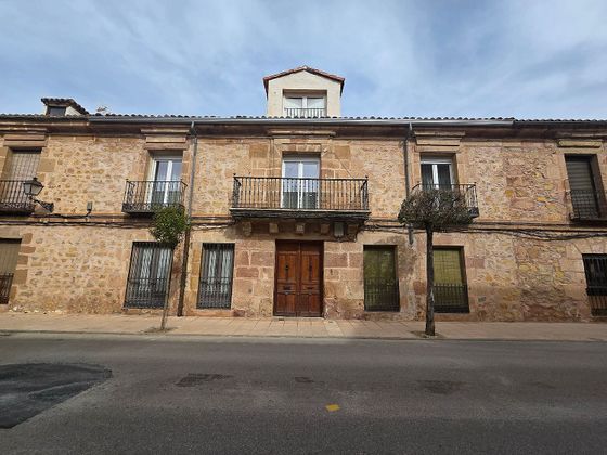 Foto 1 de Casa en venda a calle San Roque de 4 habitacions amb jardí i balcó