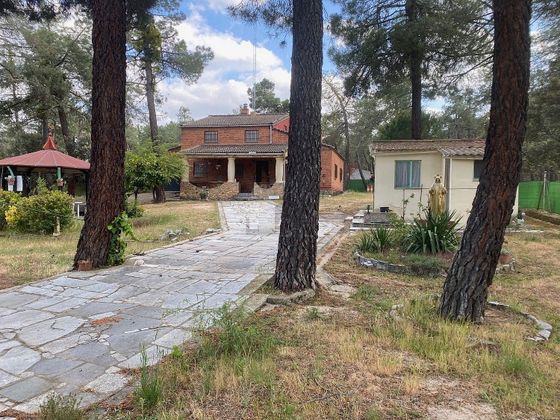 Foto 1 de Casa en venda a Marugán de 7 habitacions amb piscina i garatge