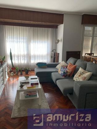 Foto 2 de Pis en venda a San Pedro de Deusto-La Ribera de 3 habitacions amb garatge i balcó