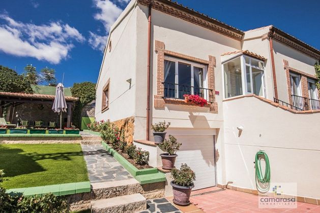 Foto 2 de Casa en venda a calle Bajada la Losa de 4 habitacions amb terrassa i piscina