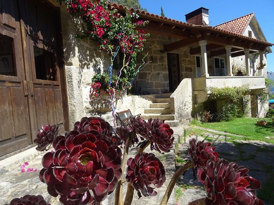 Foto 2 de Casa en venda a Gondomar de 5 habitacions amb terrassa i jardí