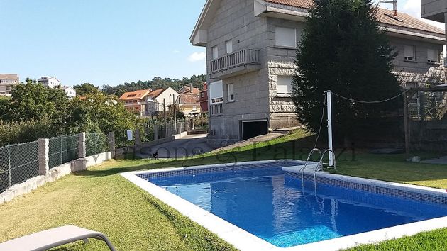 Foto 1 de Venta de casa en Matamá - Beade - Bembrive - Valádares - Zamáns de 6 habitaciones con terraza y piscina