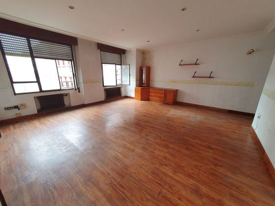 Foto 1 de Venta de piso en Grado de 3 habitaciones y 90 m²