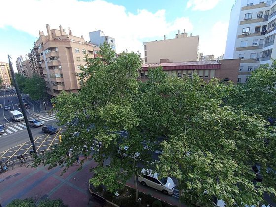 Foto 1 de Piso en venta en Delicias de 3 habitaciones con terraza y garaje