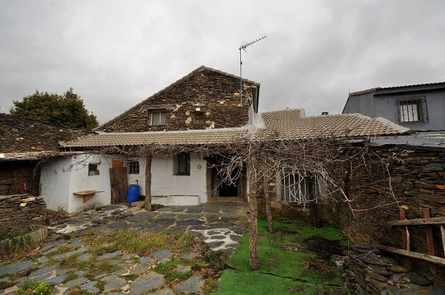 Foto 2 de Casa adossada en venda a Majaelrayo de 4 habitacions amb terrassa i jardí