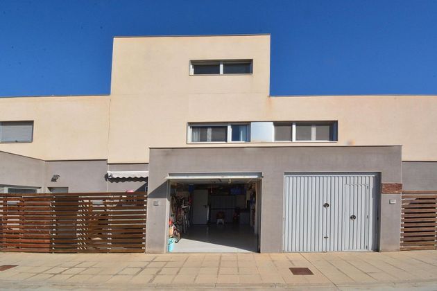 Foto 2 de Casa en venda a calle Grupo la Olivera de 3 habitacions amb terrassa i garatge