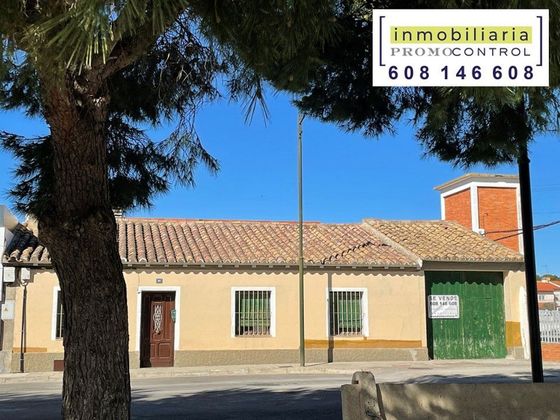 Foto 1 de Casa adossada en venda a calle Hernan Cortés de 4 habitacions amb terrassa i garatge