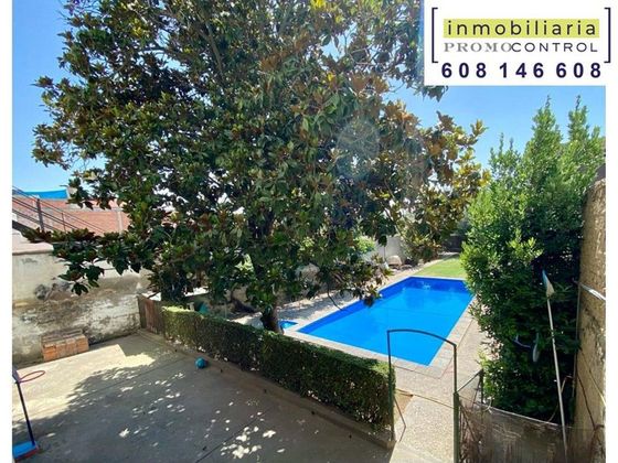Foto 2 de Xalet en venda a avenida Pirineos de 8 habitacions amb terrassa i piscina