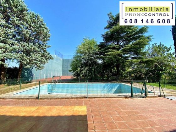 Foto 1 de Chalet en venta en calle Miguel de Unamuno de 5 habitaciones con terraza y piscina