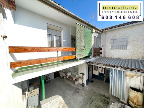 Foto 2 de Casa en venda a calle Jose Sanz de 4 habitacions amb terrassa i garatge
