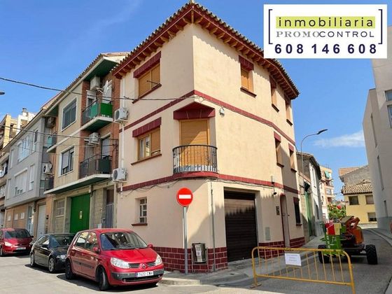 Foto 1 de Casa adossada en venda a calle Suñol de 3 habitacions amb garatge i balcó