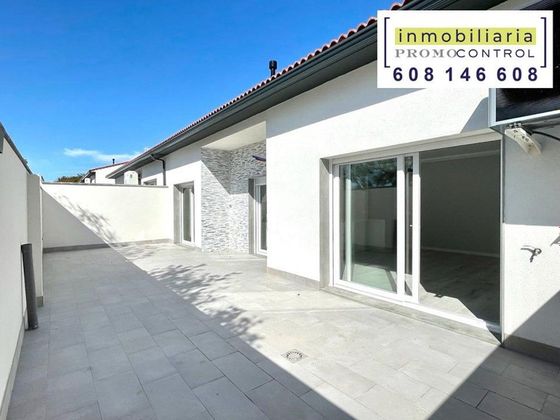 Foto 1 de Casa en venda a calle Valle de Ordesa de 3 habitacions amb garatge i jardí