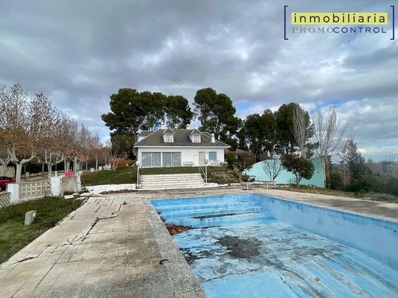 Foto 1 de Xalet en venda a calle Río Aragón de 4 habitacions amb terrassa i piscina