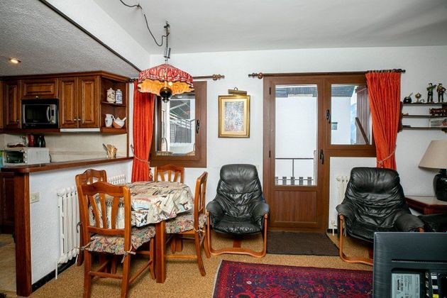 Foto 2 de Pis en venda a avenida De Los Pirineos de 3 habitacions amb terrassa i jardí
