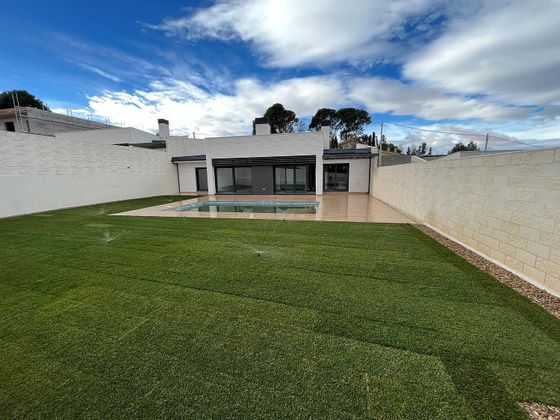 Foto 2 de Chalet en venta en Venta del Olivar de 4 habitaciones con terraza y piscina