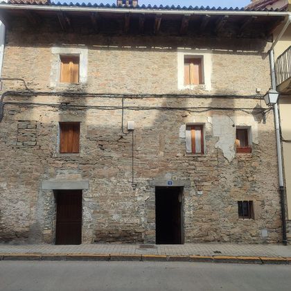 Foto 1 de Casa rural en venda a calle Fernando El Católico de 4 habitacions amb jardí i aire acondicionat