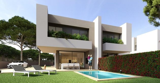 Foto 1 de Casa en venta en Miami Platja - Miami Playa de 4 habitaciones con terraza y piscina